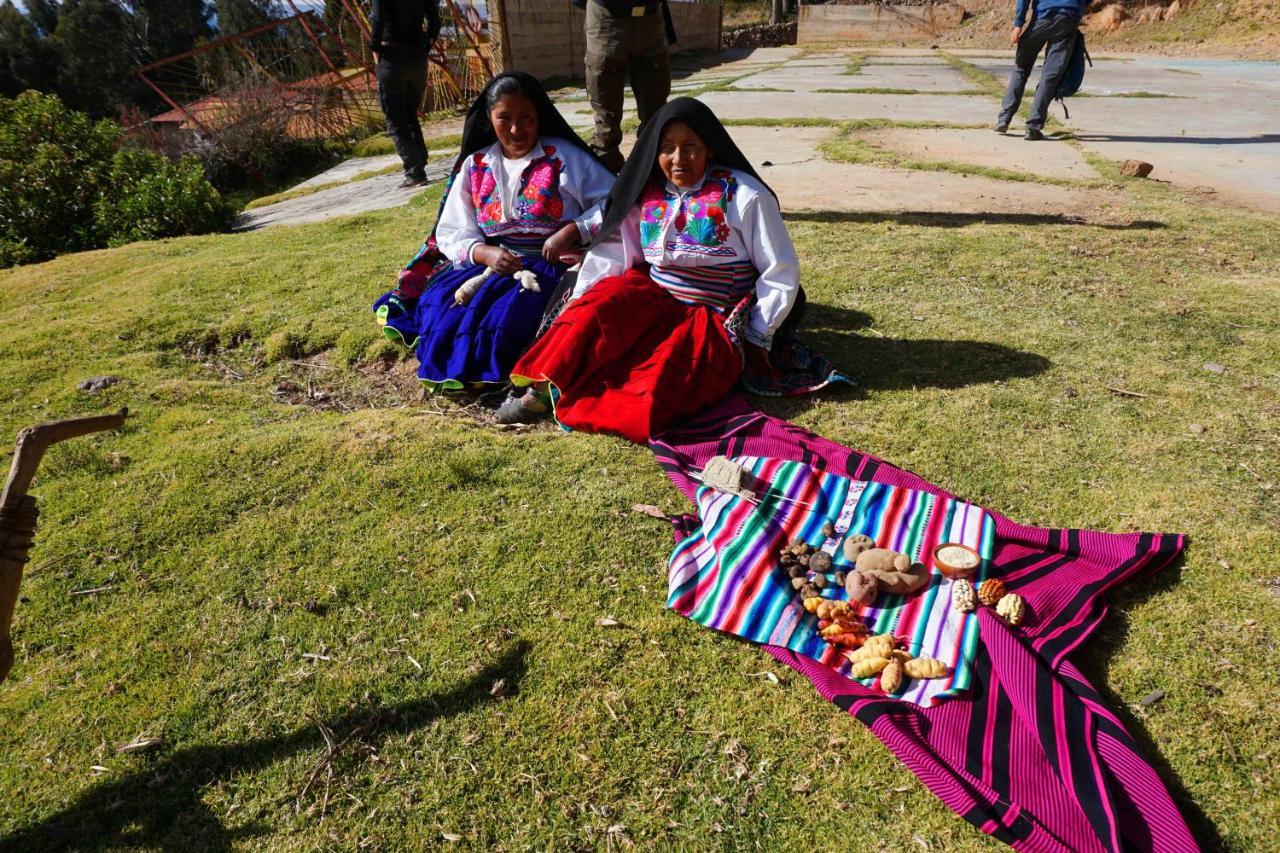 Tikawasi Homestay Comunidad Pueblo Isla Amantani José Luis Ocosuyo Bagian luar foto